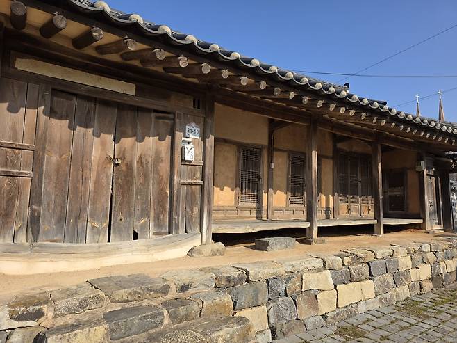 아산 지역 전통적 살림집 구조의 윤제형 가옥 모습. 윤평호 기자