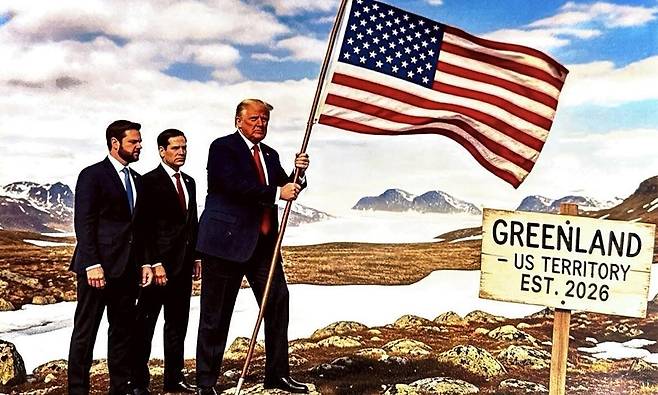 도널드 트럼프 미국 대통령(오른쪽)이 20일(현지 시간) 트루스소셜에 덴마크령 그린란드에 성조기를 들고 있는 합성 사진을 게재하며 그린란드 병합 의지를 강조했다. J D 밴스 미국 부통령(왼쪽), 마코 루비오 미국 국무장관(가운데)이 트럼프 대통령을 바라보고 있다. 오른쪽 표지판에는 ‘2026년부터 그린란드―미국 영토’라고 적혀 있다. 트럼프 대통령 트루스소셜 캡처