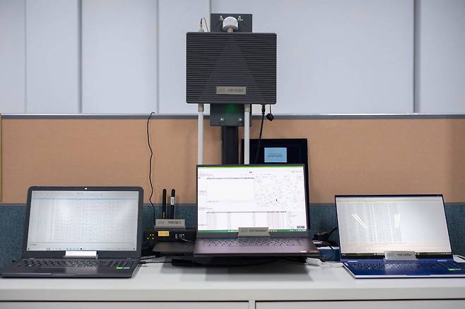 LTE-V2X 무선 통신 기반의 규격적합성 시험 장비, 자율주행 차량의 신뢰성을 확인하는데 사용된다 / 출처=IT동아