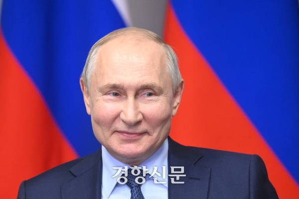 미소 짓는 블라디미르 푸틴 러시아 대통령. 타스연합뉴스