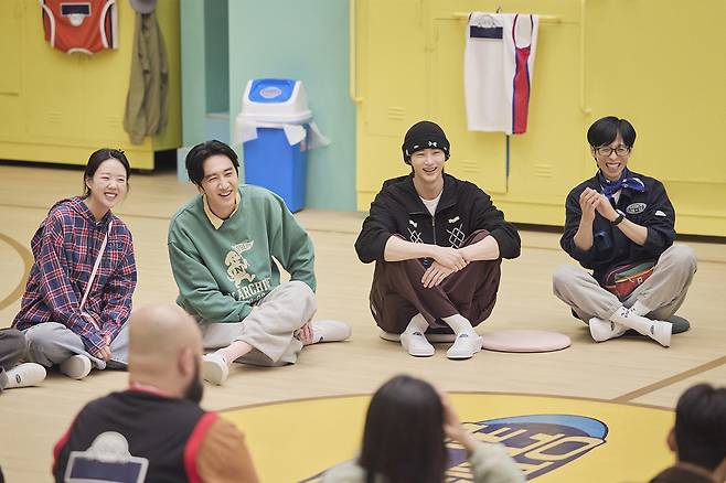 "Jae-seok’s B&B Rules!," starring (from left) Ji Ye-eun, Lee Kwang-su, Byeon Woo-seok and Yoo Jae-suk (Netflix)