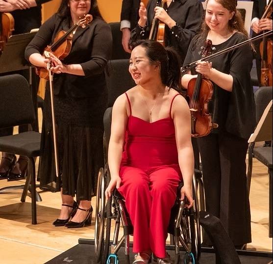 Lim receives applause from the audience after her final performance at the 2026 Elmar Oliveira International Violin Competition, held on the campus of Lynn University in Boca Raton, Florida, Sunday. (Yonhap)