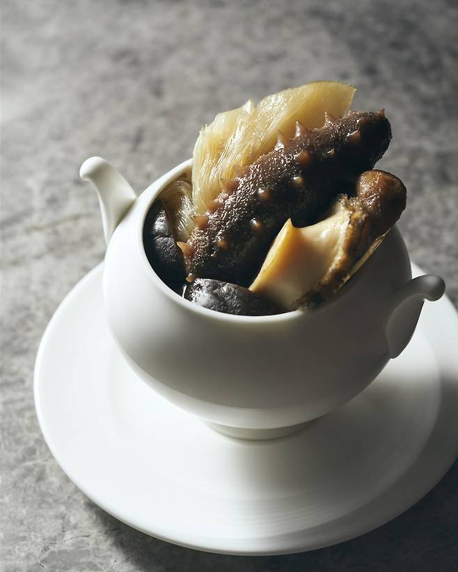 Chef Hu Deok-juk’s signature dish Buddha Jumps Over the Wall [THE AMBASSADOR SEOUL - A PULLMAN HOTEL]