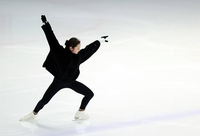 Figure skater Shin Ji-a trains at the Taereung National Training Center indoor ice rink in Nowon District, northern Seoul on Jan. 6. [YONHAP]