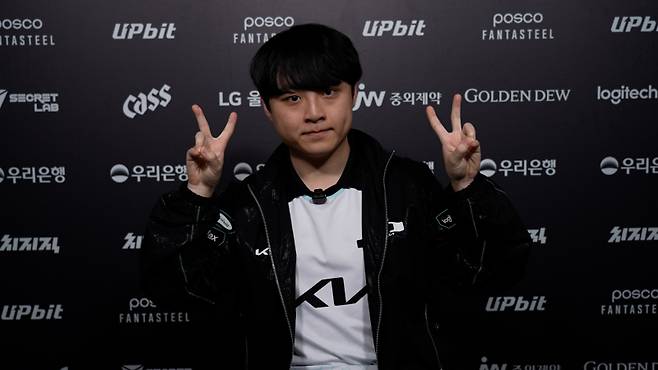 ‘쇼메이커’ 허수가 21일 서울 종로구 치지직 롤파크 LCK 아레나에서 열린 ‘2026 LCK컵’ 그룹 배틀 농심 레드포스와의 경기가 끝난 후 기자회견에 참석하고 있다. 쿠키뉴스