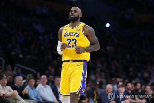 제임스의 엔딩, 고향 클리블랜드여야 전 동료 커즌스 클리블랜드에서 가장 먼저 영구결번돼야