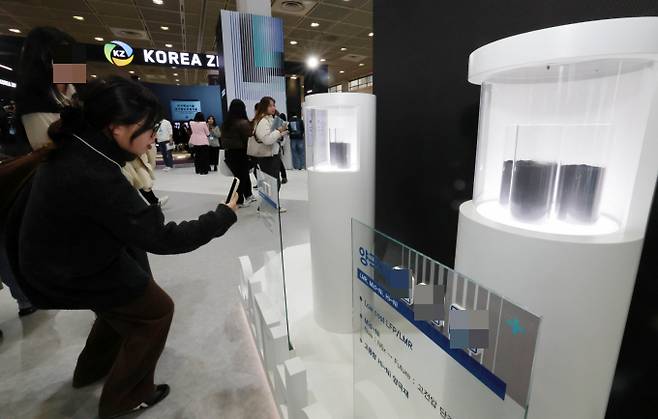 심영증권이 포스코퓨처엠의 지난해 4분기 실적이 크제 부진했을 것으로 예측했다. 사진은 지난해 3월5일 서울 강남구 코엑스에서 개막한 ‘인터배터리 2025’ 포스코퓨처엠 부스. /사진=뉴스1