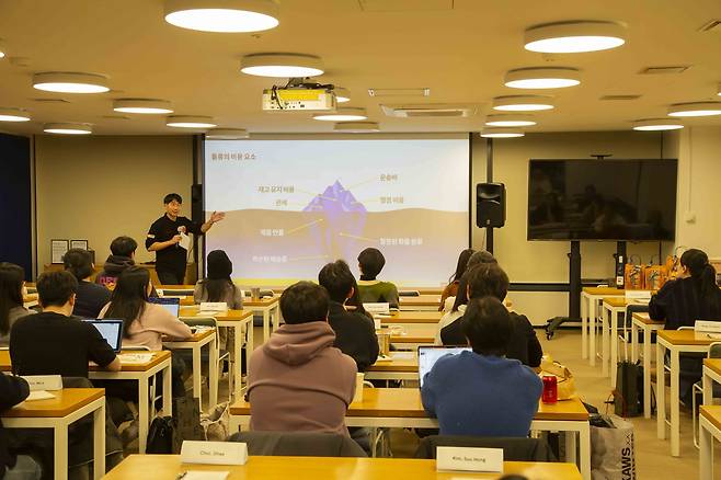 DHL 코리아가  지난 20일 글로벌 사회공헌 프로그램 ‘고트레이드’의 국내 공식 론칭에 맞춰 첫 번째 무역 실전 교육을 진행했다. [DHL 코리아 제공]