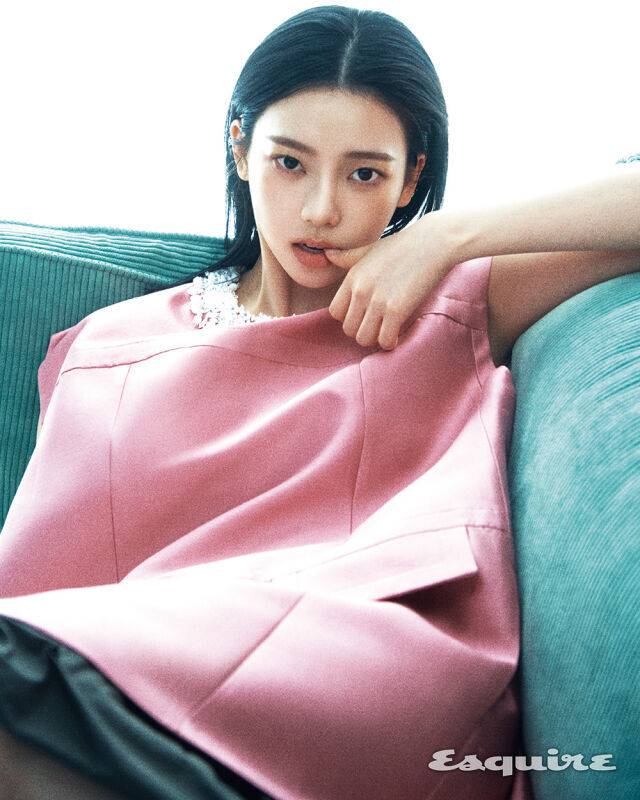 에스파 카리나. 에스콰이어
