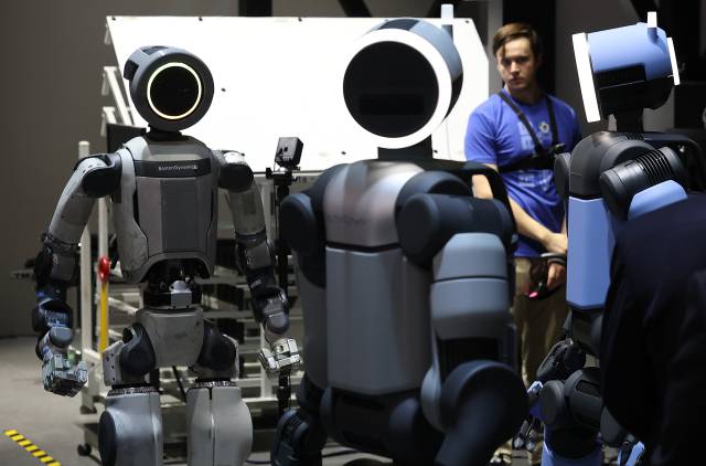 현대자동차그룹이 이 달 초 열린 CES에서 처음 공개한 로봇 아틀라스가 이동하고 있다. 연합뉴스