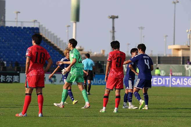 U-23 대표팀 선수들이 20일(한국시간) 사우디 제다에서 열린 AFC U-23 아시안컵 준결승에서 일본에 패한 뒤 침통해하고 있다. 사진제공｜대한축구협회