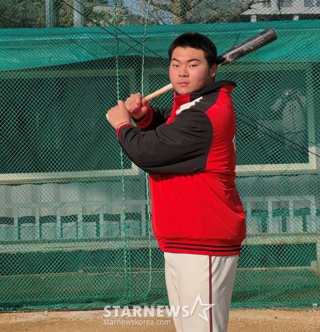덕수고 황성현이 최근 덕수고 야구부에서 스타뉴스와 만나 사진 촬영에 응했다. /사진=김동윤 기자