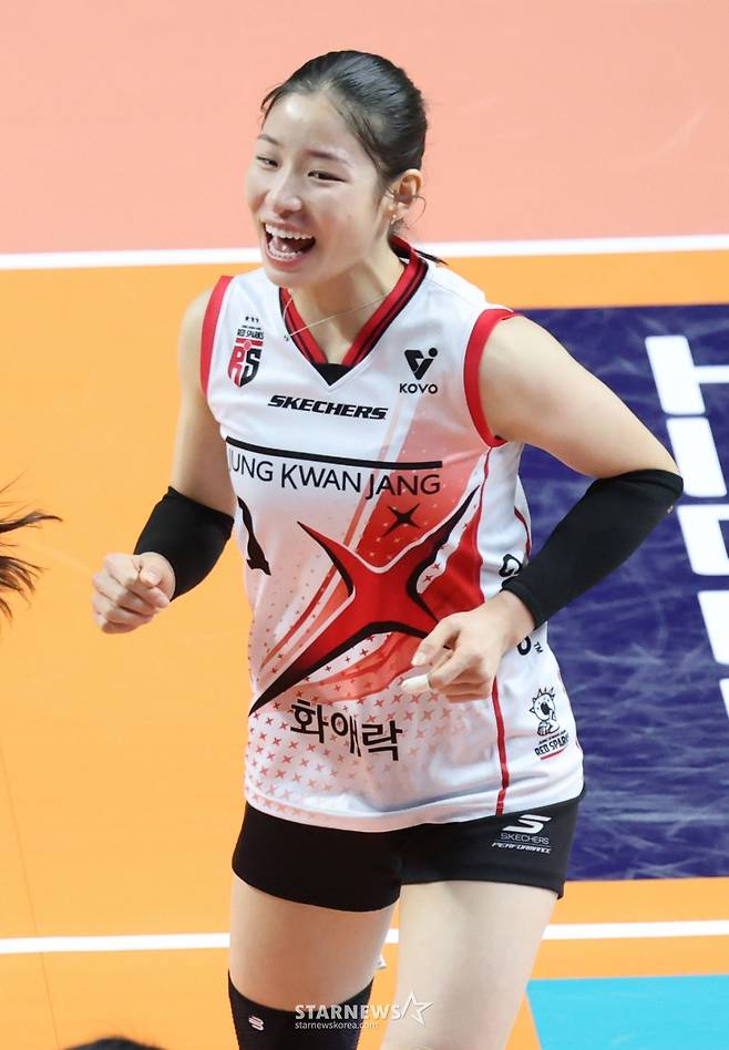 [B하인드★] 인쿠시의 눈물 '아, 김연경 감독님! 발바닥보다 마음이 더 아파요'