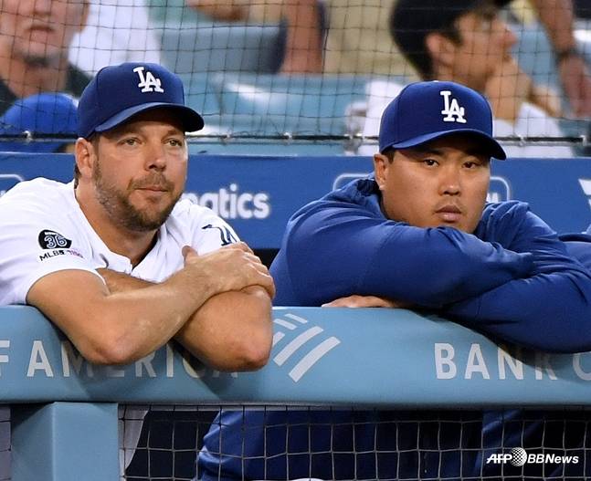 2019시즌 리치 힐(왼쪽)과 류현진./AFPBBNews=뉴스1