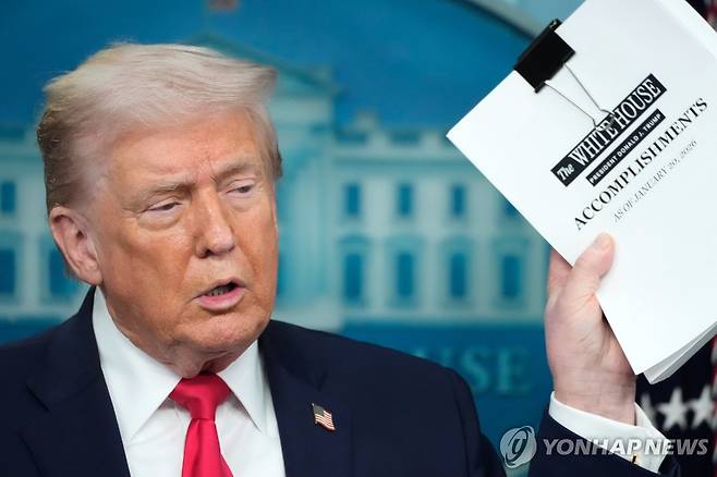 취임 1년 성과 브리핑하는 트럼프 미국 대통령 [AP 연합뉴스]