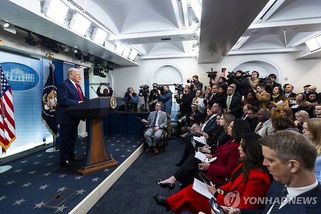 취임 1년 성과 브리핑하는 트럼프 미국 대통령 [UPI 연합뉴스]