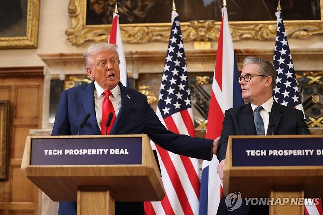 도널드 트럼프 미국 대통령과 키어 스타머 영국 총리 [EPA 연합뉴스 자료사진. 재판매 및 DB 금지]