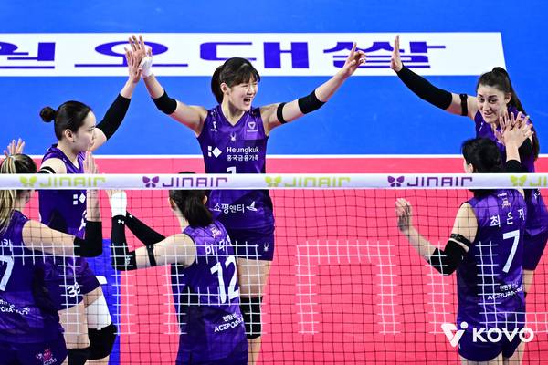 지난 18일 IBK기업은행 경기에서 승리해 4연승을 이어간 인천 흥국생명 핑크스파이더스. /KOVO 제공