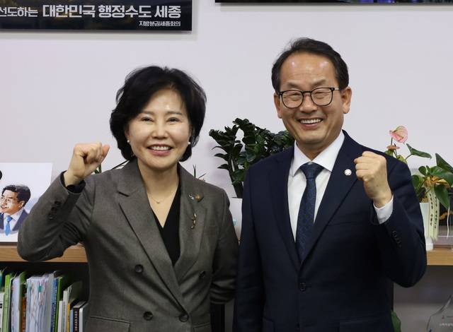 ▲ 김은경(좌) 서민금융진흥원장과 강준현 국회의원. / 의원실 제공