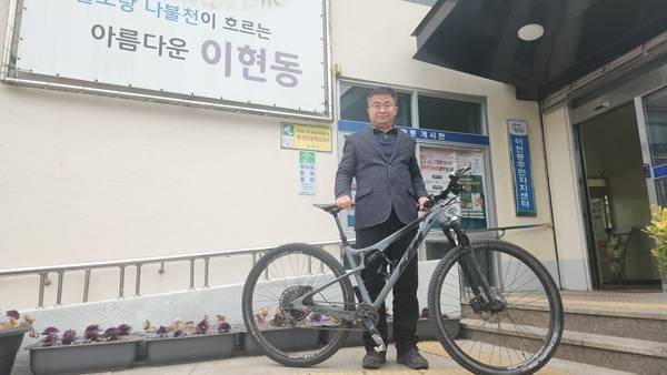 진주시 이현동행정복지센터에 근무하는 강재위 팀장