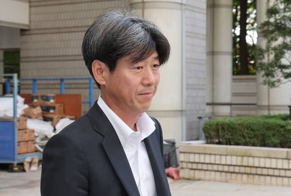 대장동 개발 비리 의혹으로 재판에 넘겨진 남욱 변호사가 31일 서울 서초구 중앙지법에서 열린 1심 선고공판에 출석하고 있다. 2025.10.31 [공동취재] 연합뉴스