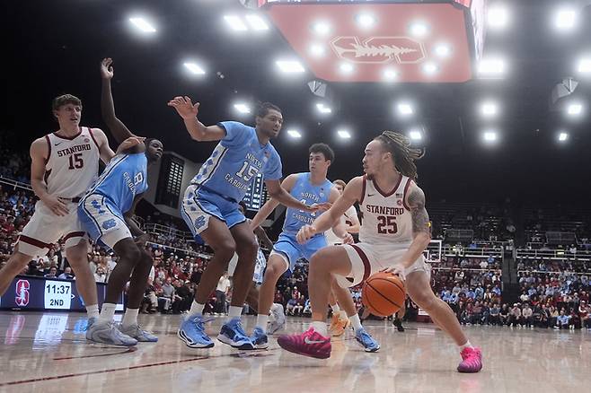 재린 스티븐슨(가운데 등번호 15번). 사진 | 스탠포드=AP연합뉴스