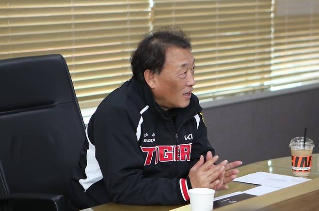 KIA가 19일 광주-기아 챔피언스 필드 대회의실에서 2026시즌 코치진 전략 세미나를 개최했다. 사진 | KIA 타이거즈