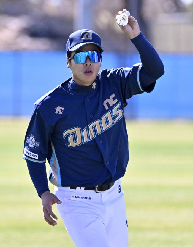 16일(한국시간) 미국 애리조나주 투산에서 펼쳐진 NC 다이노스의 스프링캠프, 송승환이 수비훈련을 하고 있다. 투산(미국 애리조나)=허상욱 기자wook@sportschosun.com/2024.02.16/