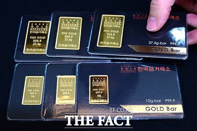 22일 한국금거래소에 따르면 전날 기준 순금 한 돈 매입가는 100만9000원이다. /더팩트 DB