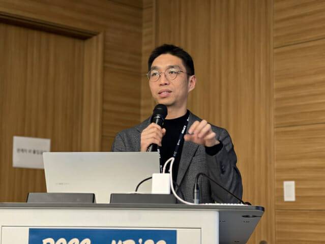구성용 CJ대한통운 자동화개발담당이 21일 판교 글로벌비즈센터에서 열린 '로스콘코리아 2026' 컨퍼런스에서 발표하고 있다. (사진=지디넷코리아 신영빈 기자)