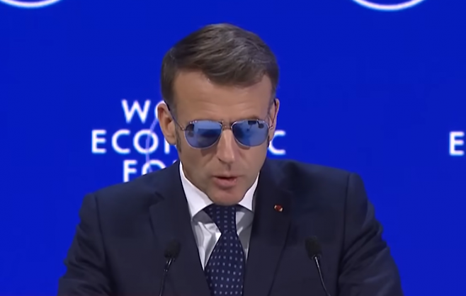 에마뉘엘 마크롱 프랑스 대통령이 20일 스위스 다보스에서 열린 세계경제포럼(WEF) 연차 총회에서 연설하고 있다. 프랑스24 유튜브