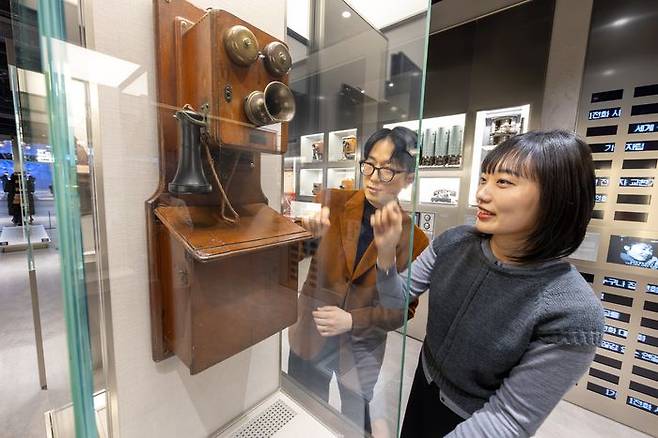 온마루 통신사료 전시 공간 ‘시간의 회랑’ⓒKT