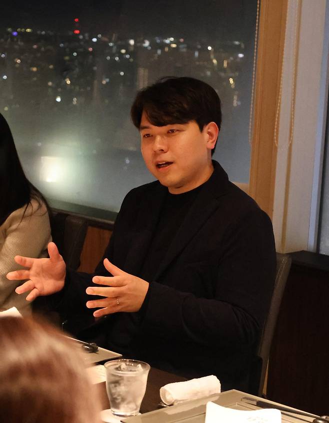 20일 오후 이세영 뤼튼테크놀로지스 대표가 일본 도쿄에서 기자단과 간담회를 진행하고 있다. 뤼튼테크놀로지스 제공