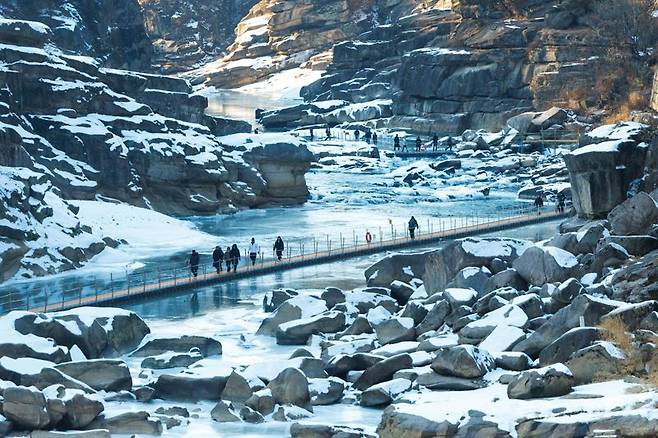 한탄강 일원에서 열리는 철원 한탄강얼음트레킹축제