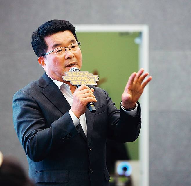 지난 12일 서울 서대문구 청년예술청에서 열린 ‘2026 서울 커넥트 스테이지’ 사전 워크숍 ‘떨림, 이음’ 행사에서 송형종 서울문화재단 대표가 인사말을 하고 있다. 서울문화재단 제공