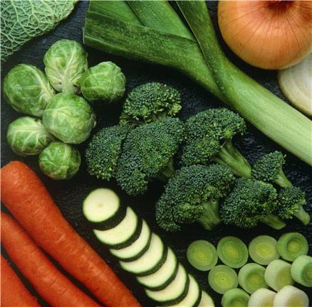 생으로 먹으면 좋은 채소와 익혀 먹으면 좋은 채소를 각각 소개한다./사진=클립아트코리아