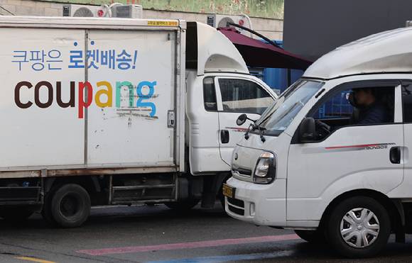 쿠팡 배송차량 모습. [사진=연합뉴스]