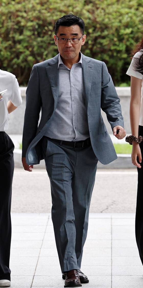 내란특검팀의 장우성 특검보가 지난해 7월 4일 오전 서울 서초구 서울고등검찰청에 마련된 특검 사무실로 출근하고 있다. 뉴스1