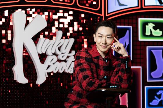 올겨울 최고 인기 뮤지컬 ‘킹키부츠’를 공연 중인 김호영 배우. 10년간 같은 역할을 연기한 ‘찰리 장인’이다. 김정훈 기자