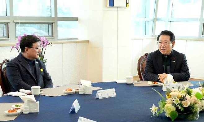 ▲ 전라남도가 22일 나주 한국전력공사 본사에서 김성환 기후에너지환경부 장관과 오찬 간담회를 가졌다 [전라남도]&nbsp;