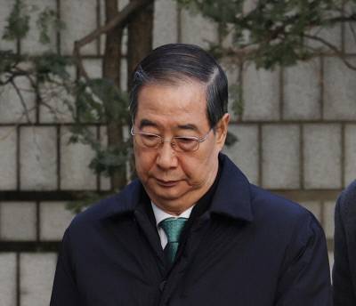 내란 혐의로 기소된 한덕수 전 국무총리의 1심 선고일인 21일 서울 서초구 서울중앙지법에 한덕수 전 국무총리가 출석하고 있다. 정효진 기자