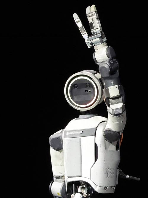 'CES 2026' 개막을 하루 앞둔 지난 5일(현지시간) 열린 현대차그룹 프레스 컨퍼런스에서 차세대 전동식 아틀라스 시제품이 손인사하고 있다. 연합뉴스