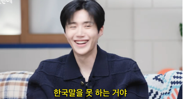 김선호가 다국어 연기 후 한국어를 더듬었던 웃지 못할 경험을 털어놨다. 사진= 넷플릭스 코리아 공식 채널