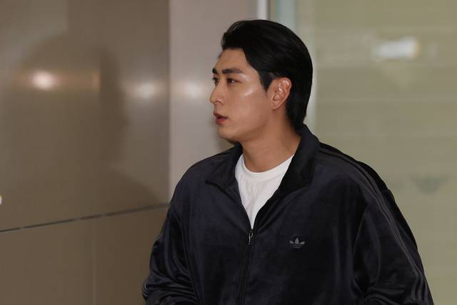 미국프로야구 메이저리그(MLB) 샌프란시스코 자이언츠 이정후가 21일 인천국제공항 제2여객터미널에서 출국하며 이동하고 있다. 뉴시스