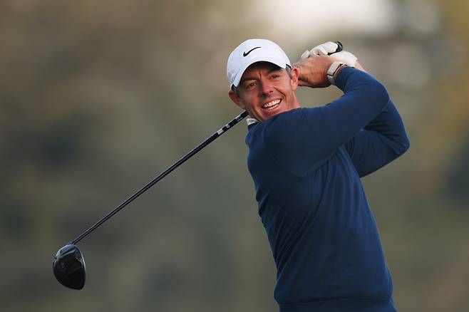 로리 매킬로이가 지난 21일 두바이 데저트 클래식 개막을 앞두고 열린 프로암 경기에서 드라이버샷을 하고 있다. 게티이미지코리아