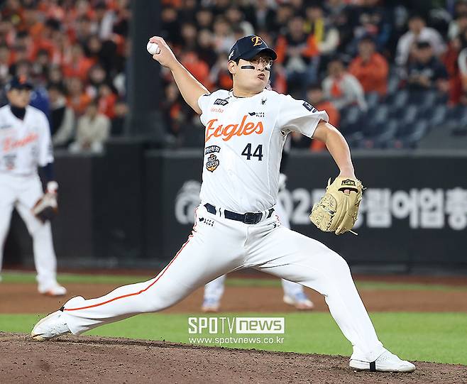 ▲&nbsp;김서현은 시즌 69경기에서 66이닝을 던지며 2승4패33세이브2홀드 평균자책점 3.14를 기록하며 한화의 뒷문을 걸어잠궜다.&nbsp;김서현은 지난해 5600만원에서 200% 인상된 1억 6800만원에 계약했다. ⓒ곽혜미 기자