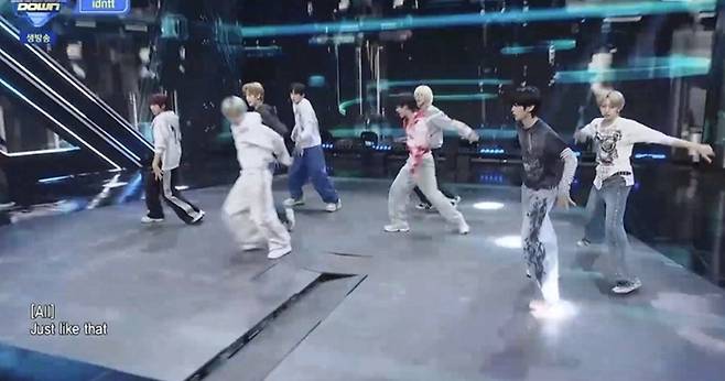 생방송 중 무대 바닥이 ‘푹’?…‘엠카’ 아이덴티티 무대 중 사고 발생[단독]