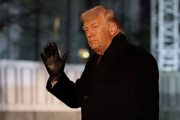 도널드 트럼프 미국 대통령이 22일 스위스 다보스포럼 참석을 마치고 백악관으로 돌아왔다. 2026. 01. 22 [로이터=연합뉴스]