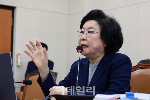 이혜훈 기획예산처 장관 후보자가 23일 국회 재정경제기획위원회에서 열린 인사청문회에서 의원 질의에 답변하고 있다.[연합뉴스 제공]