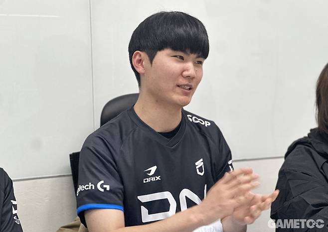 '브레이버' 황현우 선수는 당장은 오프라인 카드게임에 집중할 계획이다 (사진=최은상 기자)